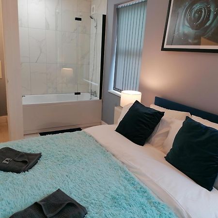 Blok 3 -Jacuzzi Suites, Apartment & Ensuite Rooms Blackpool Exterior foto
